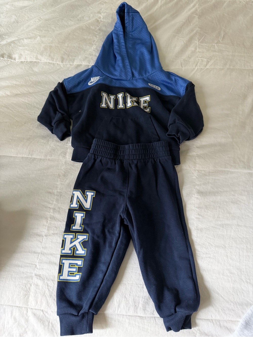 Nike Kids Navy and Royal Blue Hoodie & Joggers Set – Logo Detail